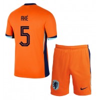 Camisa de time de futebol Holanda Nathan Ake #5 Replicas 1º Equipamento Infantil Europeu 2024 Manga Curta (+ Calças curtas)